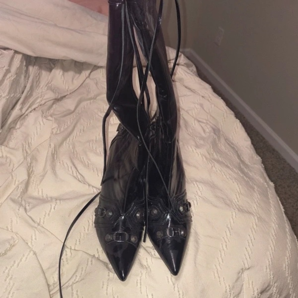 Lace-Up Pointed Toe High-Heel Knee Boots in Black